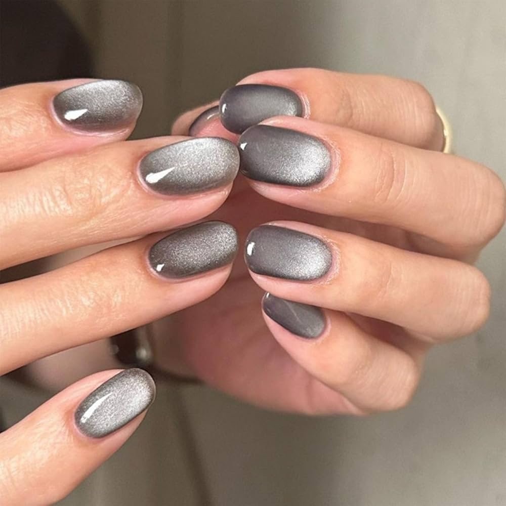 Elegant Silver Cats Eye Nails
